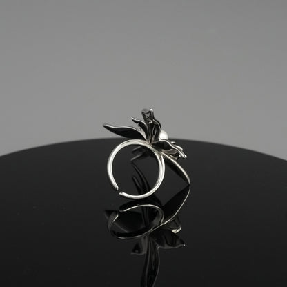 Offener Ring mit Orchideenblütenblatt